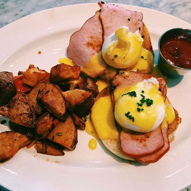 eggs benedict