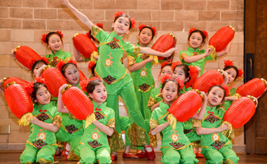 asian kids in chinese cultural costumes